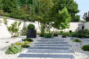 Jardin authentique et moderne à Rots, Calvados, réalisation Paysages Conseil
