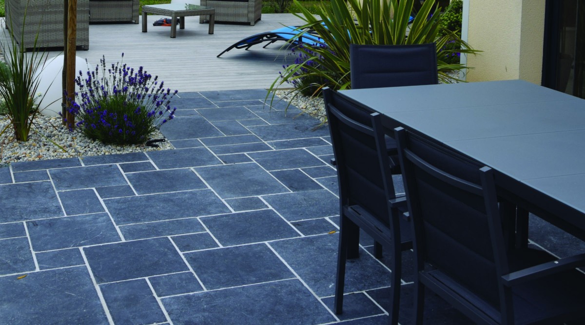 Aménagement de terrasse en pierre naturelle