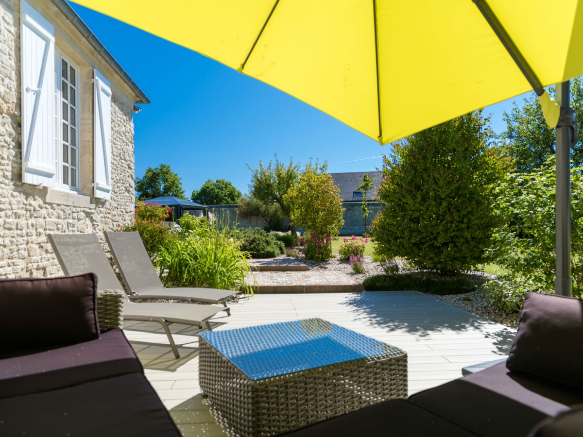 Aménagement de terrasse composite en résine minérale