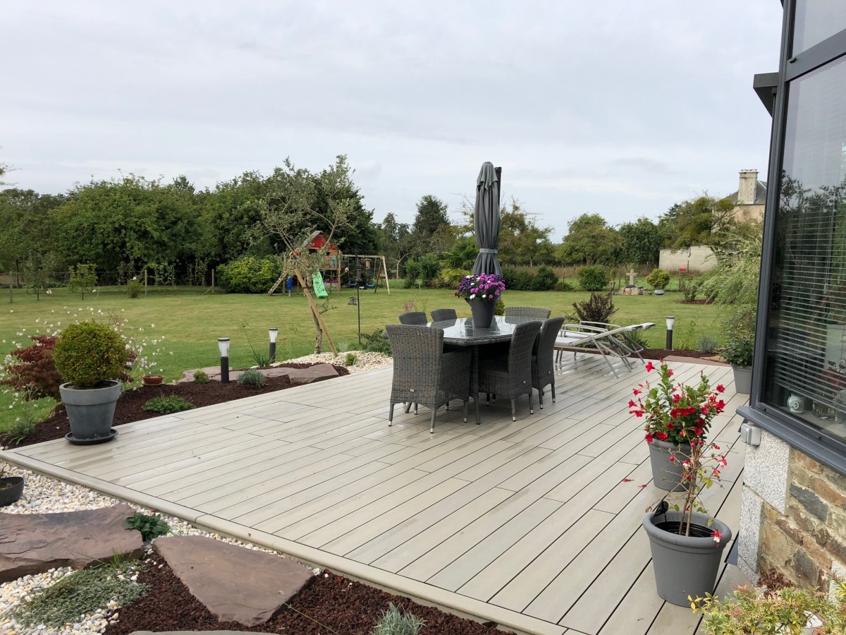 Aménagement de terrasse composite en résine minérale