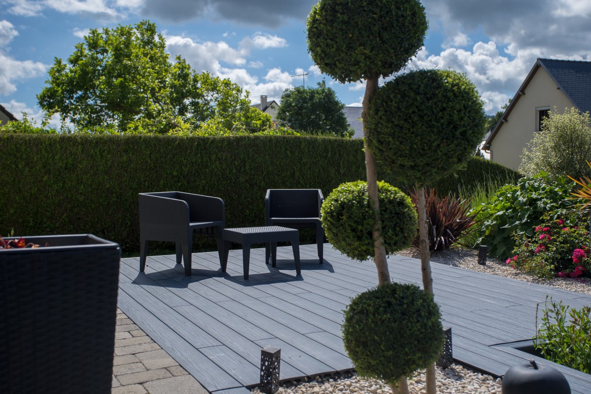 Aménagement de terrasse composite en résine minérale