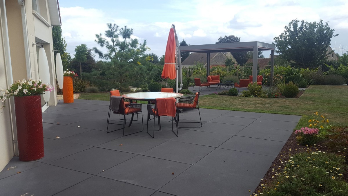Aménagement de terrasse en pierre reconstitué