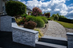 Une terrasse moderne à Vire, Calvados, réalisation Paysages Conseil