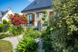 Une terrasse moderne à Vire, Calvados, réalisation Paysages Conseil