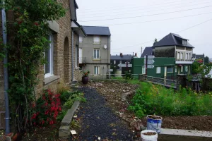 Aménagement de jardin naturel au coeur du centre ville de Vire, Calvados, réalisation Paysages Conseil