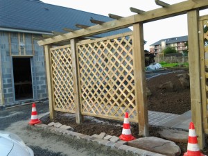 Aménagement de jardin naturel au coeur du centre ville de Vire, Calvados, réalisation Paysages Conseil