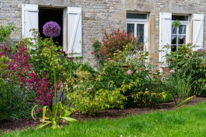 Aménagement de caractère en harmonie avec la maison, Calvados, réalisation Paysages Conseil