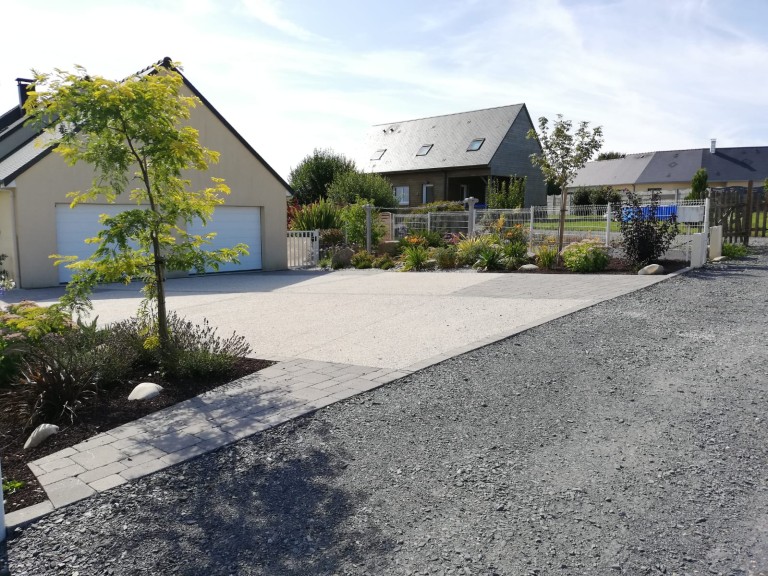 Entrée de maison en béton désactivé, Manche