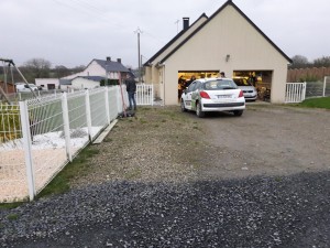 Entrée de maison en béton désactivé, Manche, réalisation Paysages Conseil