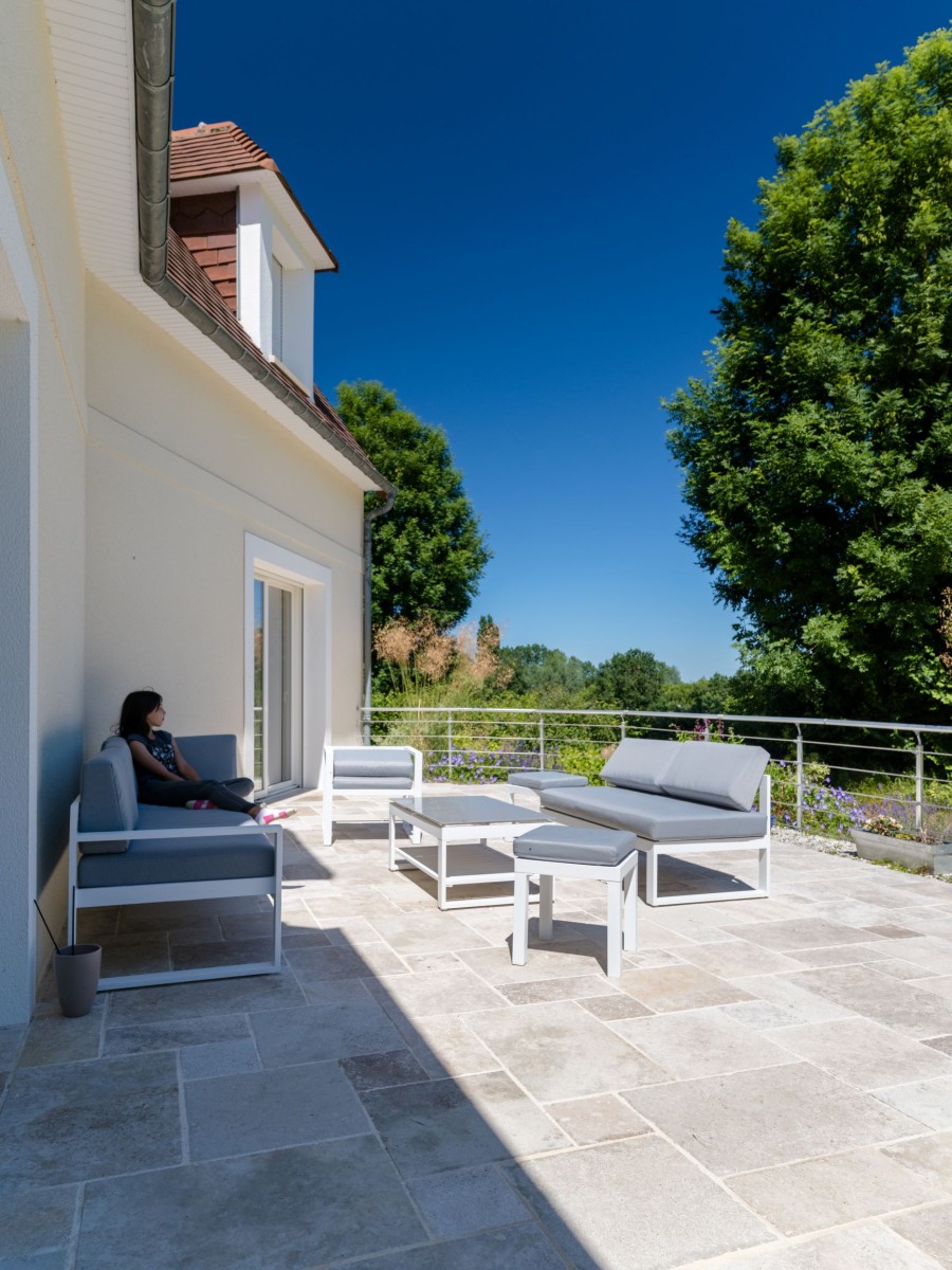 Aménagement de terrasse en pierre naturelle