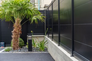 Un jardin de ville contemporain, Manche, réalisation Paysages Conseil