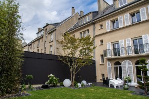 Un jardin de ville contemporain, Manche, réalisation Paysages Conseil
