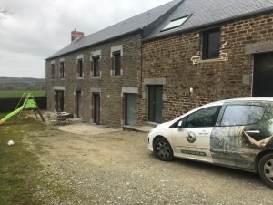 Le mariage du bois et de la pierre naturelle, à Ifs, Calvados, réalisation Paysages Conseil