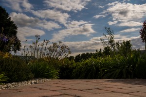 Une terrasse en pavé reconstitués, Calvados, réalisation Paysages Conseil