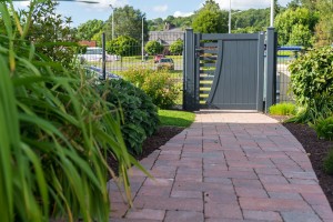 Une terrasse en pavé reconstitués, Calvados, réalisation Paysages Conseil