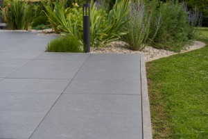 Intégration d&rsquo;un spa dans un jardin, Manche, réalisation Paysages Conseil