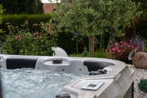 Intégration d&rsquo;un spa dans un jardin, Manche, réalisation Paysages Conseil