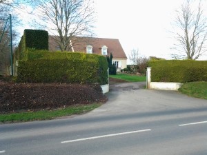 Création d&rsquo;une clôture en béton dans un jardin, Bayeux, réalisation Paysages Conseil