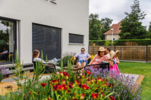 Jardin d&rsquo;une maison contemporaine dans l&rsquo;Orne, réalisation Paysages Conseil