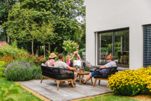 Jardin d&rsquo;une maison contemporaine dans l&rsquo;Orne, réalisation Paysages Conseil