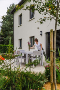 Jardin d&rsquo;une maison contemporaine dans l&rsquo;Orne, réalisation Paysages Conseil