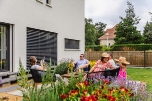 Jardin d&rsquo;une maison contemporaine dans l&rsquo;Orne, réalisation Paysages Conseil