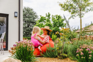 Jardin d&rsquo;une maison contemporaine dans l&rsquo;Orne, réalisation Paysages Conseil