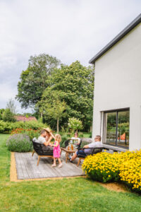 Jardin d&rsquo;une maison contemporaine dans l&rsquo;Orne, réalisation Paysages Conseil