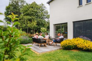 Jardin d&rsquo;une maison contemporaine dans l&rsquo;Orne, réalisation Paysages Conseil