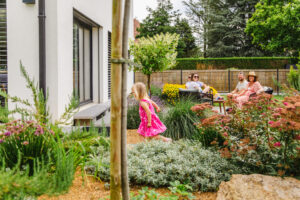 Jardin d&rsquo;une maison contemporaine dans l&rsquo;Orne, réalisation Paysages Conseil