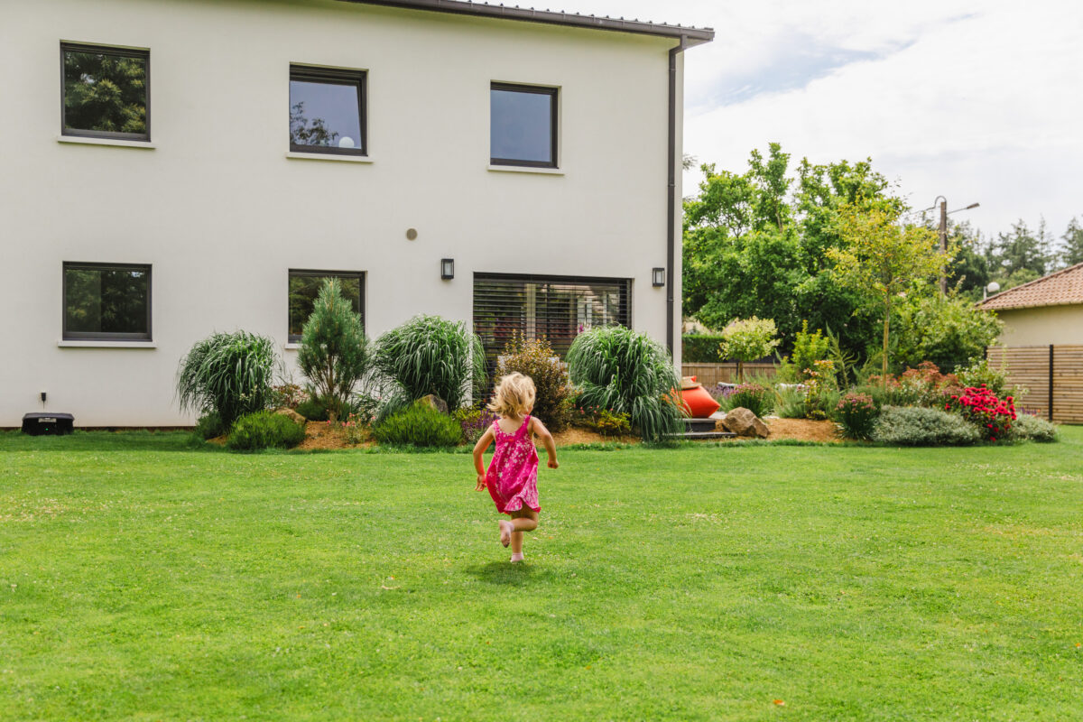 Jardin d&rsquo;une maison contemporaine dans l&rsquo;Orne