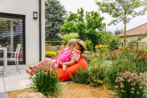 Jardin d&rsquo;une maison contemporaine dans l&rsquo;Orne, réalisation Paysages Conseil