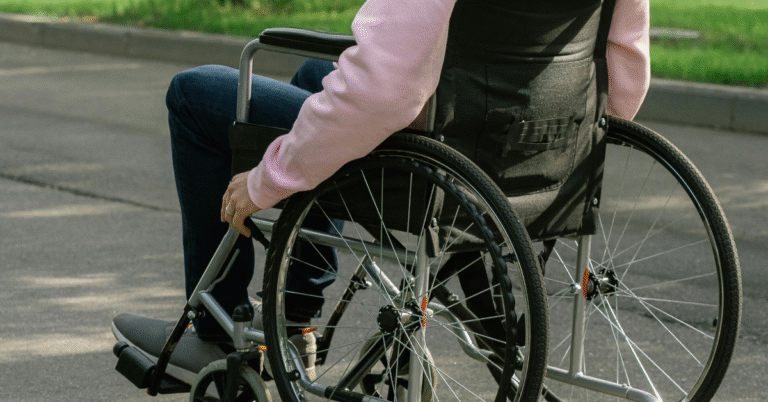 Comment rendre son jardin accessible aux personnes à mobilité réduite (PMR) ?