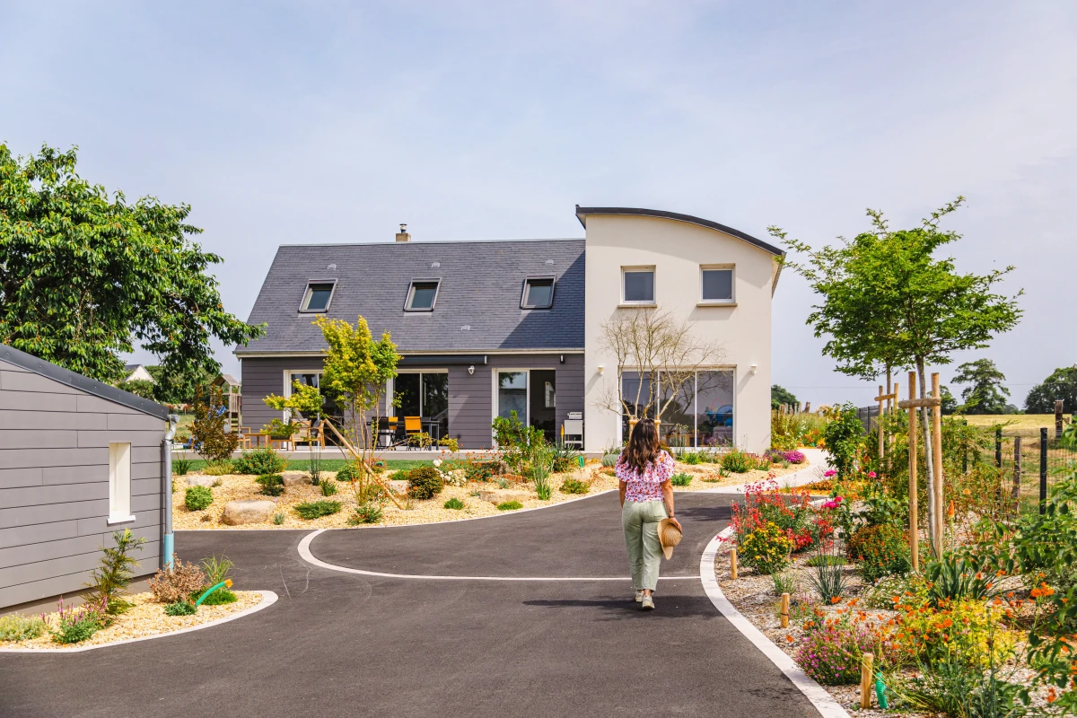 cour-enrobe-avranches-paysagiste-paysages-conseil