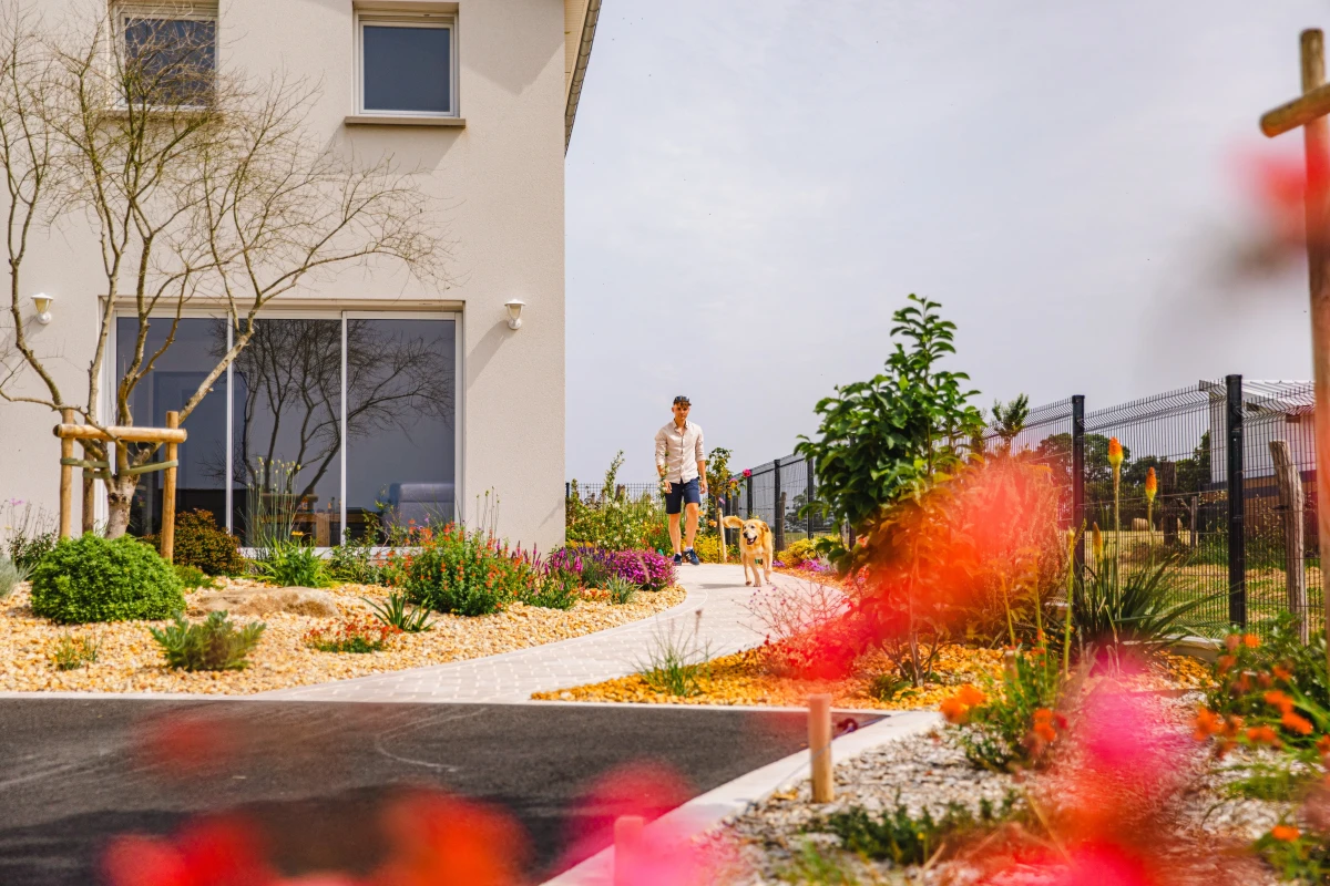 entree-maison-contemporaine-avranches-paysages-conseil